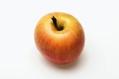 turuncu ya da sarı elma meyve üzerinde beyaz izole