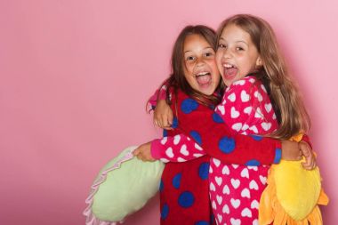 Renkli polka noktalı pijama kızlarda komik yastıklar tutun