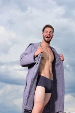 Sakallı çekici adam keyfini sağlıklı sabah.