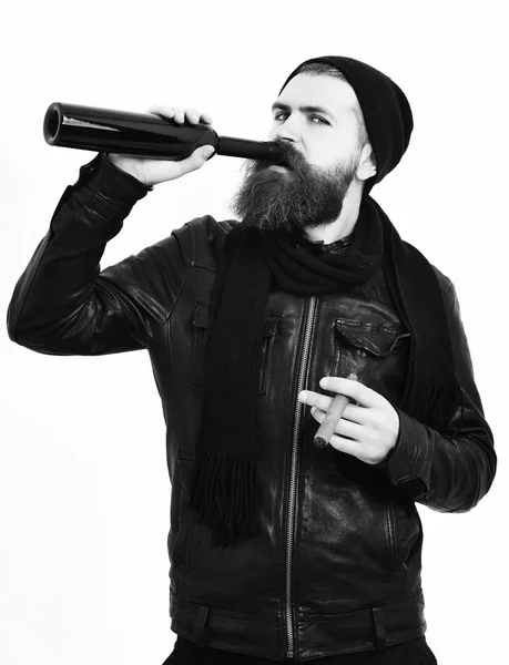 Bearded brutal caucasian hipster drink from bottle and smoking c — Stock Photo, Image