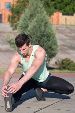 Maço eşofman kentsel peyzaj üzerinde uygun