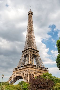 Eyfel Kulesi Paris, Fransa'da gün batımında. HDR. romantik seyahat arka plan.