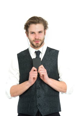 Adam beyaz arka plan üzerinde izole mp3 player ile.