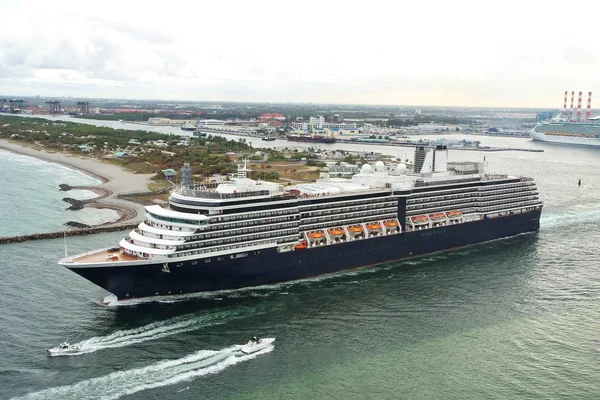 Cruise ship miami — Stock Photo, Image