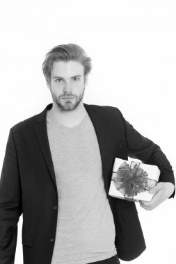 Şerit üzerinde beyaz izole mevcut kutusunda ile genç adam