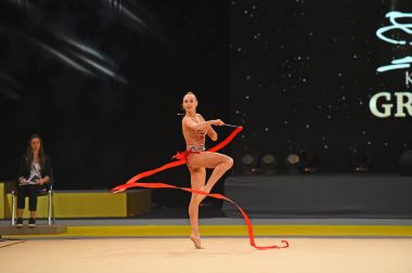 jimnastikçi kız gerçekleştirmek Ritmik Jimnastik Yarışması'nda