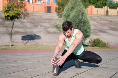 Maço eşofman kentsel peyzaj üzerinde uygun