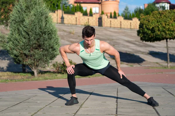 Sportowca szkolenie słoneczny letni dzień na zewnątrz — Zdjęcie stockowe