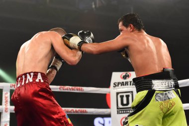 Kimliği belirsiz bir boksörler sıralaması için kavga sırasında halka