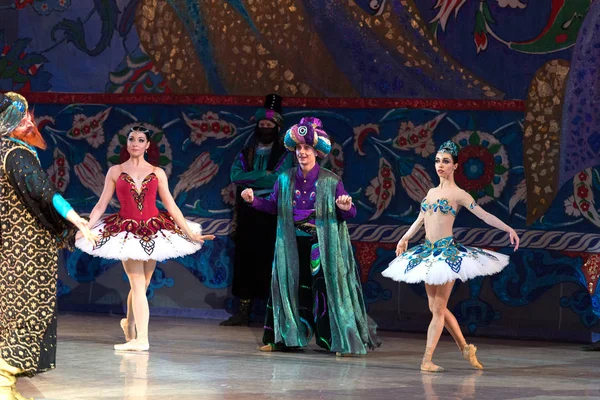 Bale dansçısı Katerina Kukhar sırasında Corsar bale