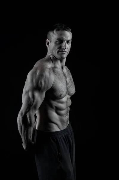 Bodybuilder man showing muscular torso — Stock Photo, Image