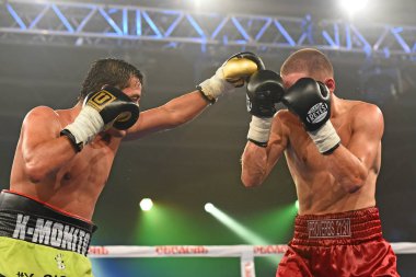 Kimliği belirsiz bir boksörler sıralaması için kavga sırasında halka