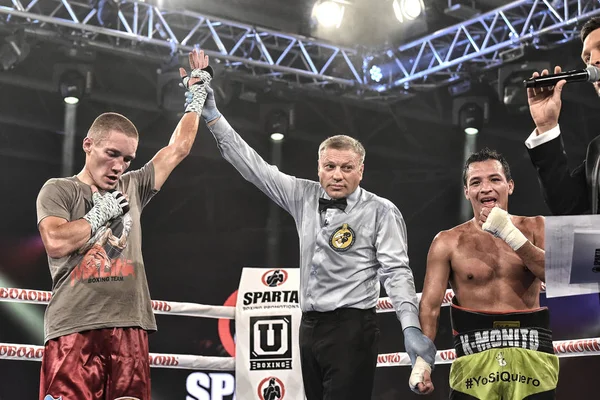 An unidentified boxers in the ring during fight for ranking points — Stock Photo, Image