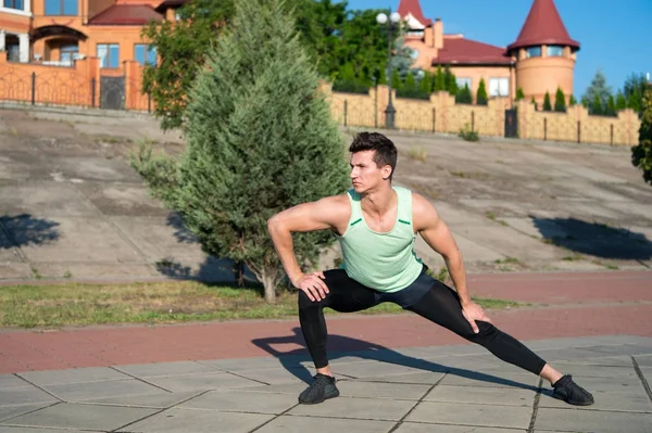 Sportowca szkolenie słoneczny letni dzień na zewnątrz — Zdjęcie stockowe