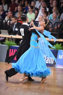 Alman Açık Şampiyonası 'nda Grand Slam Standart sırasında dans eden kimliği belirsiz bir çift.