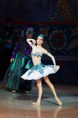 Bale dansçısı Katerina Kukhar sırasında Corsar bale