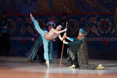 Bale dansçısı balerin bale sırasında Corsar