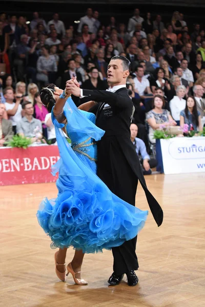 Un couple de danse non identifié dans une pose de danse pendant le Grand Chelem S — Photo