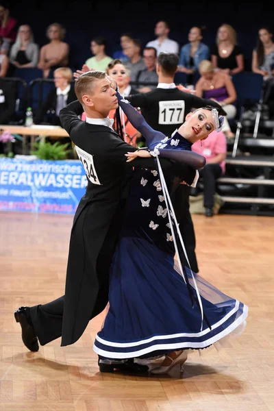 Bir Tanımlanamayan dans iki Grand Slam S sırasında bir dans poz sonra — Stok fotoğraf