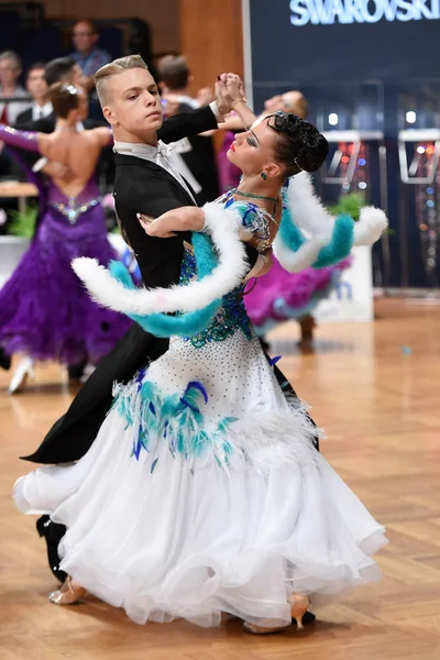 Bir Tanımlanamayan dans iki Grand Slam S sırasında bir dans poz sonra — Stok fotoğraf