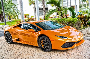 Turuncu lüks spor araba Lamborghini Aventador