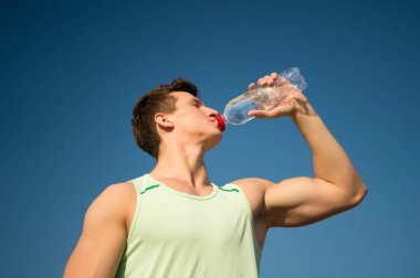 Vücut kas el kasları pazı, triceps ile.