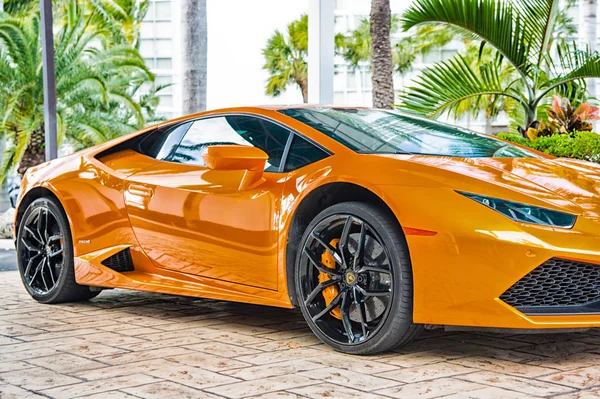 Πορτοκαλί πολυτελές σπορ αυτοκίνητο Lamborghini Aventador — Φωτογραφία Αρχείου