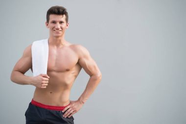 Güçlü kollar, pazı ve dayanıklılık atlet