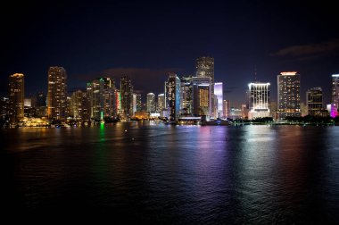 Şehir manzarası panorama üzerinde gece sky Miami, ABD