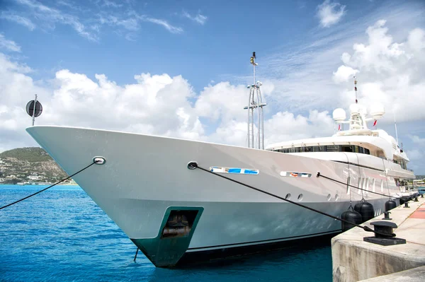 Jachta loď na molu v Philipsburg, St. Maarten — Stock fotografie