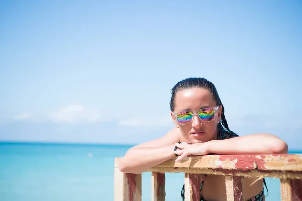 Woman in sunglasses on sunny seascape in st johns, antigua. — Stock Photo, Image