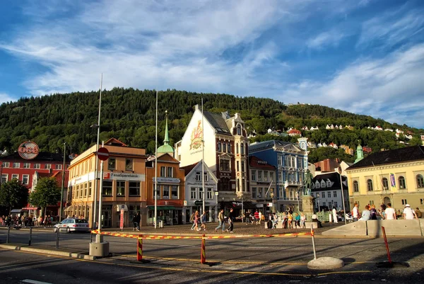 Estrada de rua no centro da cidade de Bergen, Noruega — Fotografia de Stock