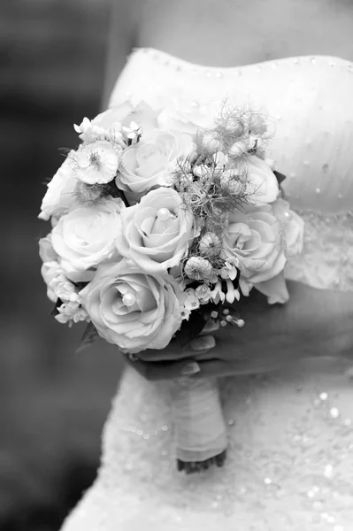 Beau bouquet de roses de mariage — Photo