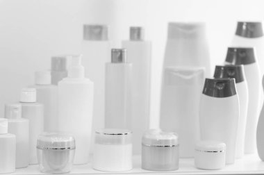 Vücut bakım ve güzellik ürünleri kompozisyon konteyner ile. EC