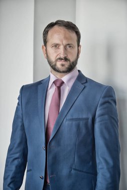 İşadamı veya Yöneticisi üzerinde oluşturduğu duvara