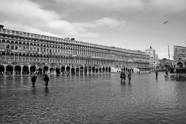 Yüksek su altında Kent Meydanı