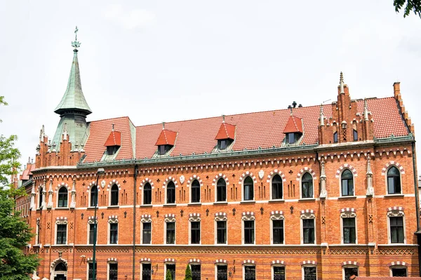 Haus aus rotem Ziegelstein in Krakau, Polen — Stockfoto