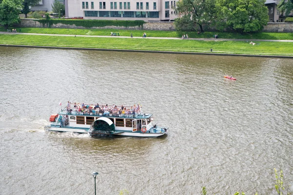 Bateau touristique sur la Vistule à Cracovie, Pologne — Photo