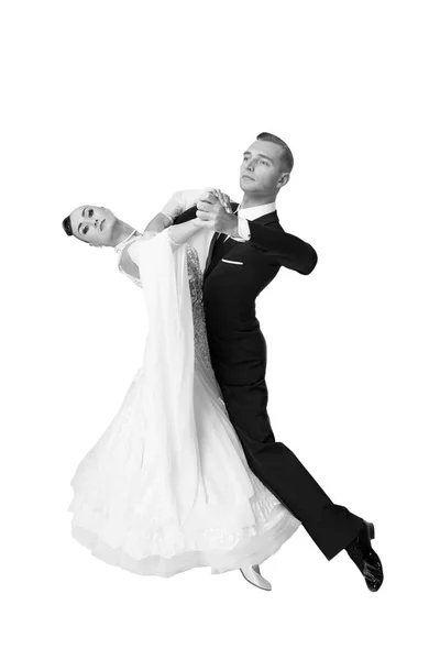Dançar casal salão de baile em uma pose de dança — Fotografia de Stock