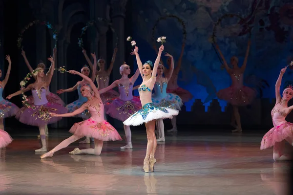 Bale dansçısı Katerina Kukhar sırasında Corsar bale