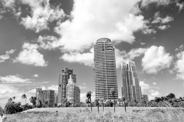 Miami south beach hoge woongebouwen, hotel of huizen — Stockfoto