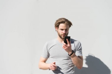 Yeni teknoloji, iletişim, sms.