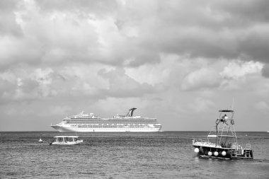 su, Cozumel, Meksika körfezinde büyük yolcu gemisi