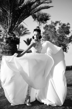 Giysi güzel düğün uzun gelin, genç kadın açık