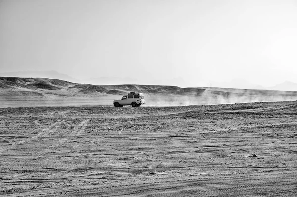 White safari jeep car in sand dune — Stock Photo, Image