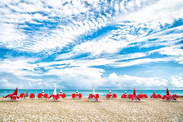 Plage au soleil journée d'été à miam — Photo