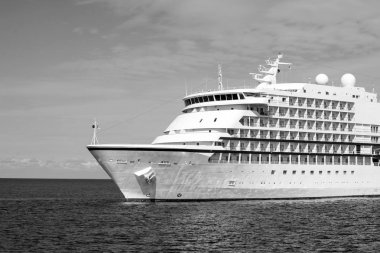 Büyük lüks yolcu gemisi veya astar