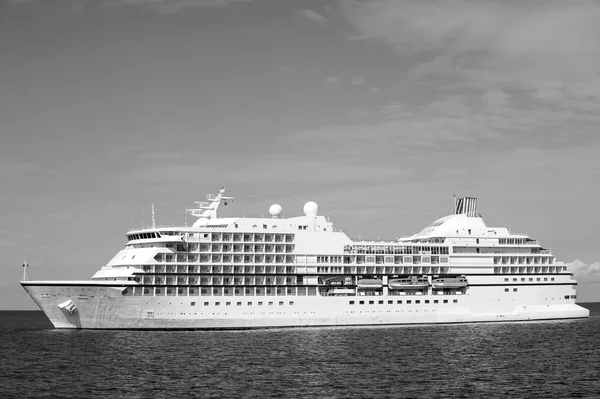 Big luxury cruise ship or liner — Stock Photo, Image