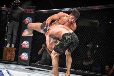 Şu yüzüğe MMA fighters mücadele