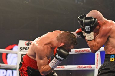 boksörler Ismael Garcia ve Denys Berinchyk içinde belgili tanımlık çalmak